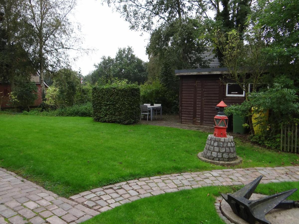 Ferienwohnung-Dg-Im-Reetdachhaus-Im-Ort-Welt Exterior photo