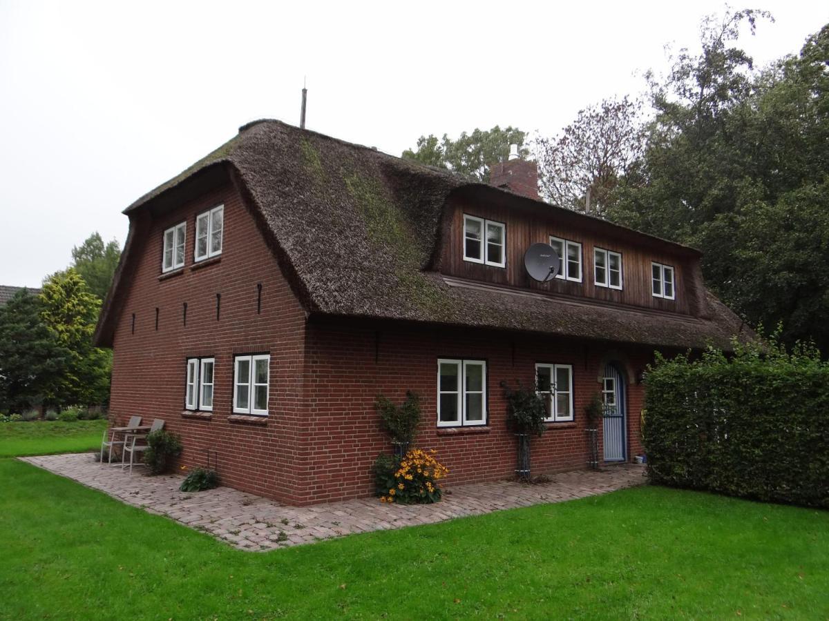 Ferienwohnung-Dg-Im-Reetdachhaus-Im-Ort-Welt Exterior photo